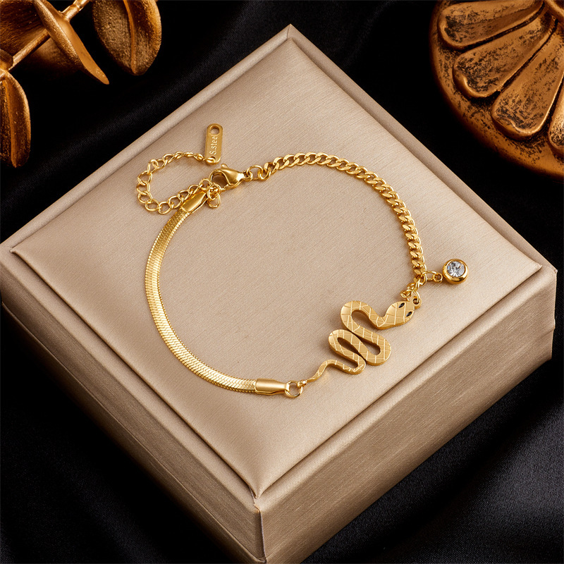 Fashionable, niche, and subtly luxurious design: High-end women's titanium steel bracelet and necklace with gold-plated snake-shaped pendant jewelry set.