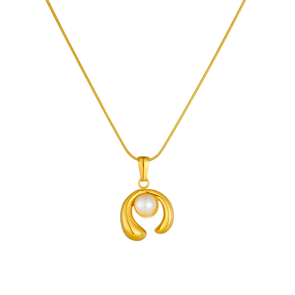 Korean style, fashionable, simple, versatile, circular open design, pearl-encrusted stainless steel pendant, gold-plated chain necklace.