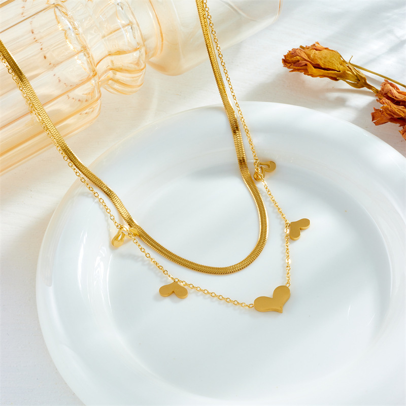 European and American style niche design, simple and elegant double-layered heart pendant chain titanium steel necklace