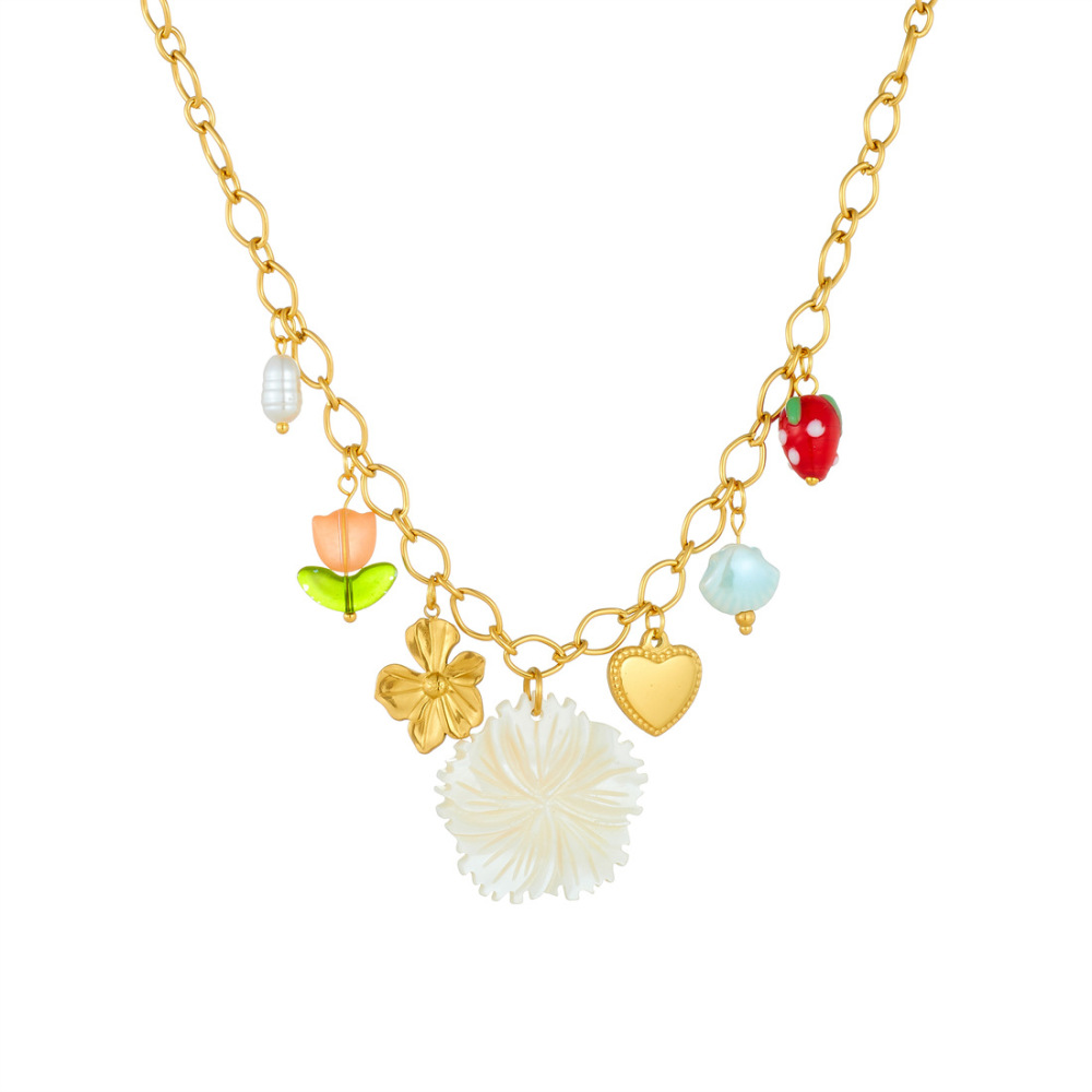 Fashionable gold-plated heart and strawberry pendant necklace for women, creative and unique multi-element stainless steel clavicle chain.