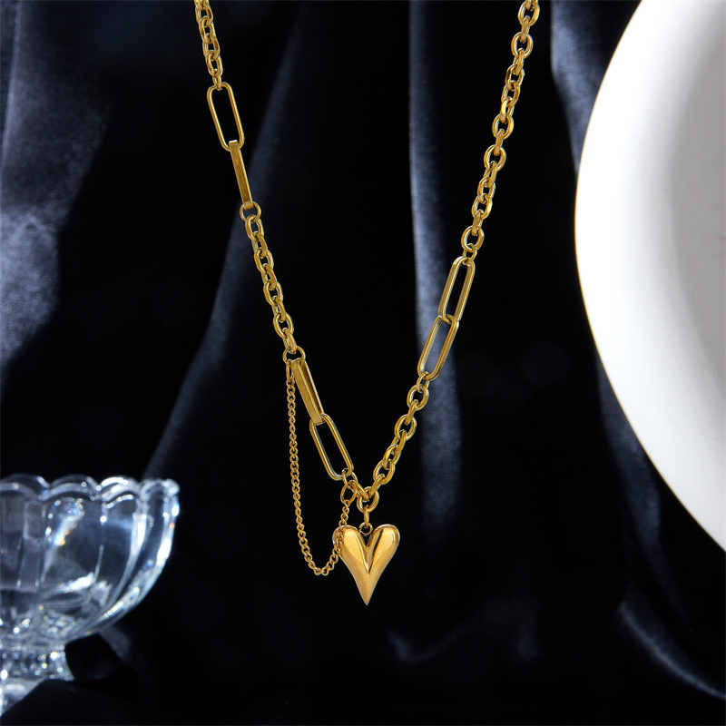 European and American style, light luxury, niche, minimalist titanium steel clavicle chain, versatile, irregular heart pendant necklace