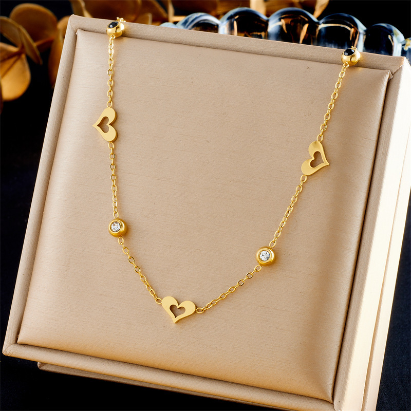 Korean style, fashionable, elegant, minimalist white shell heart accessory chain stainless steel bracelet and necklace set