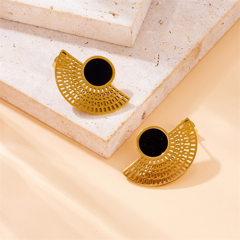 Cross-border fashion, retro black gold-plated fan-shaped stainless steel pendant chain necklace ring earring set