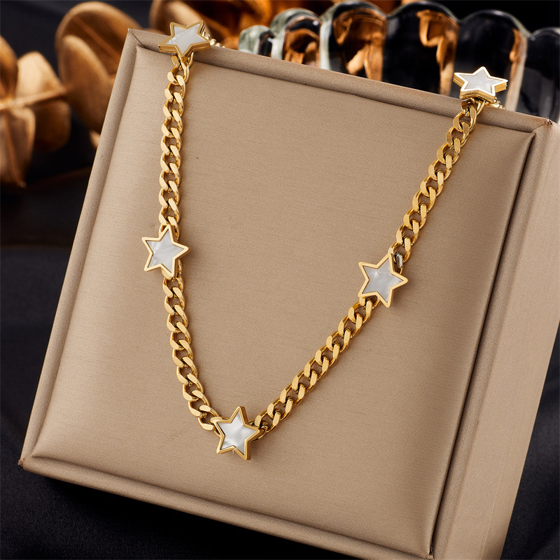 Korean-style, trendy, niche design, elegant and versatile, five-pointed star chain titanium steel metal jewelry, exquisite clavicle necklace.