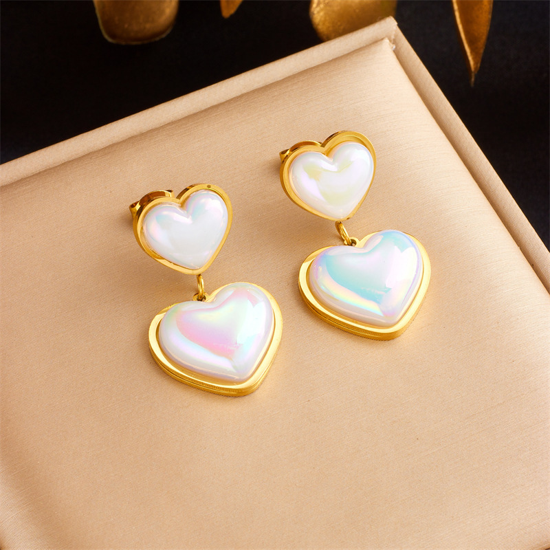 Stylish, sophisticated, niche design, heart-shaped iridescent pearl pendant accessories, elegant earrings