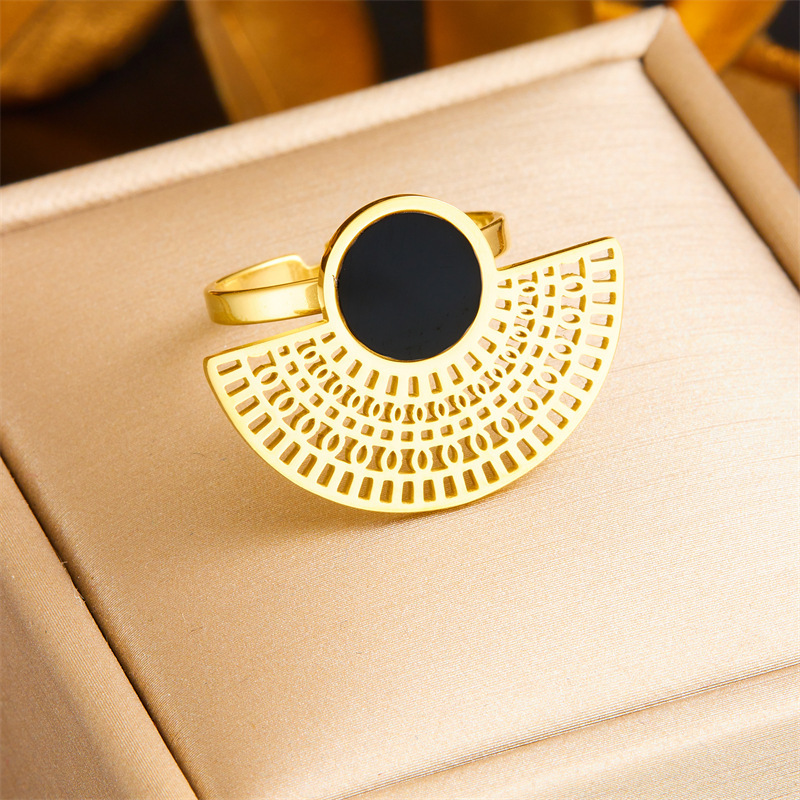 Cross-border fashion, retro black gold-plated fan-shaped stainless steel pendant chain necklace ring earring set