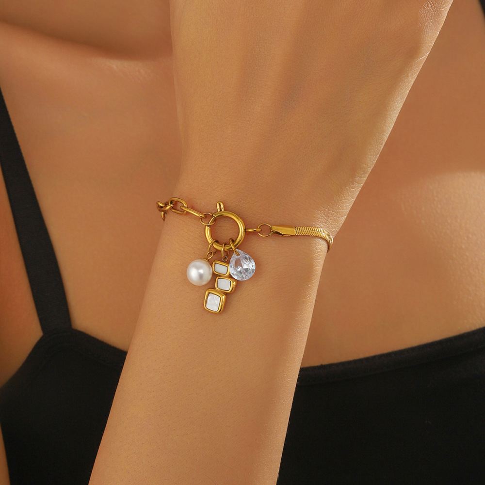 Cross-border fashion, elegant and versatile gold-plated heart-shaped square white shell pearl teardrop pendant irregular stainless steel bracelet