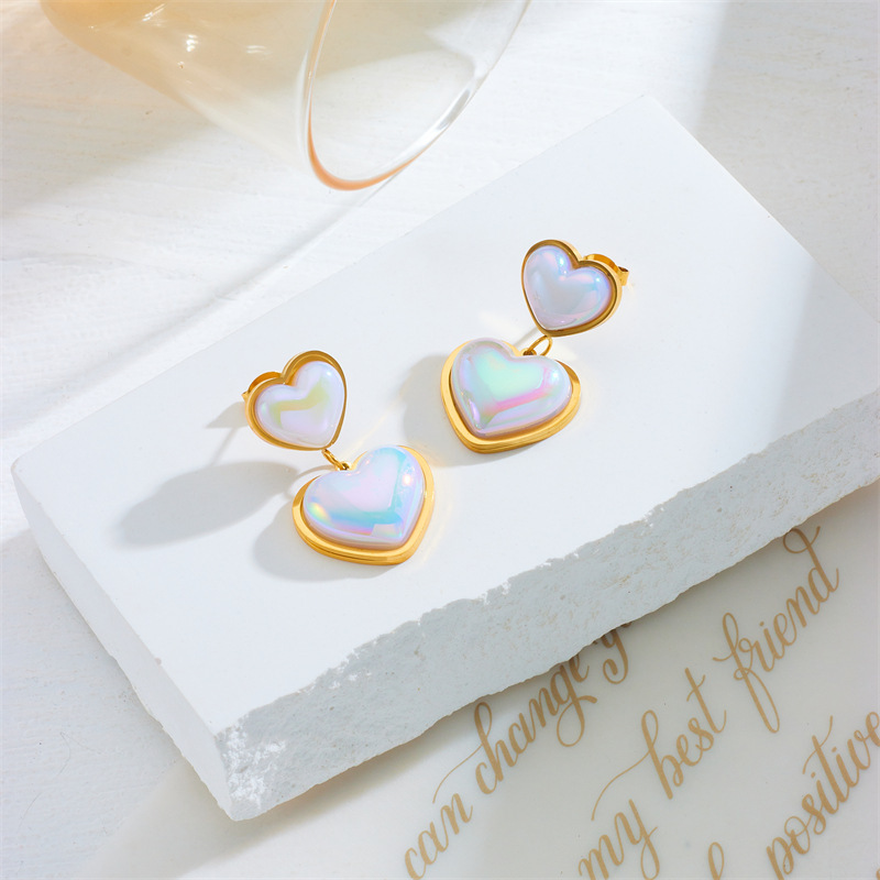 Stylish, sophisticated, niche design, heart-shaped iridescent pearl pendant accessories, elegant earrings