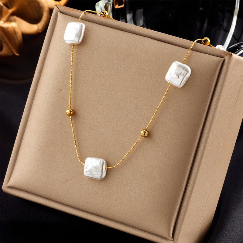 European and American style French retro minimalist square pearl chain titanium steel elegant and versatile clavicle necklace