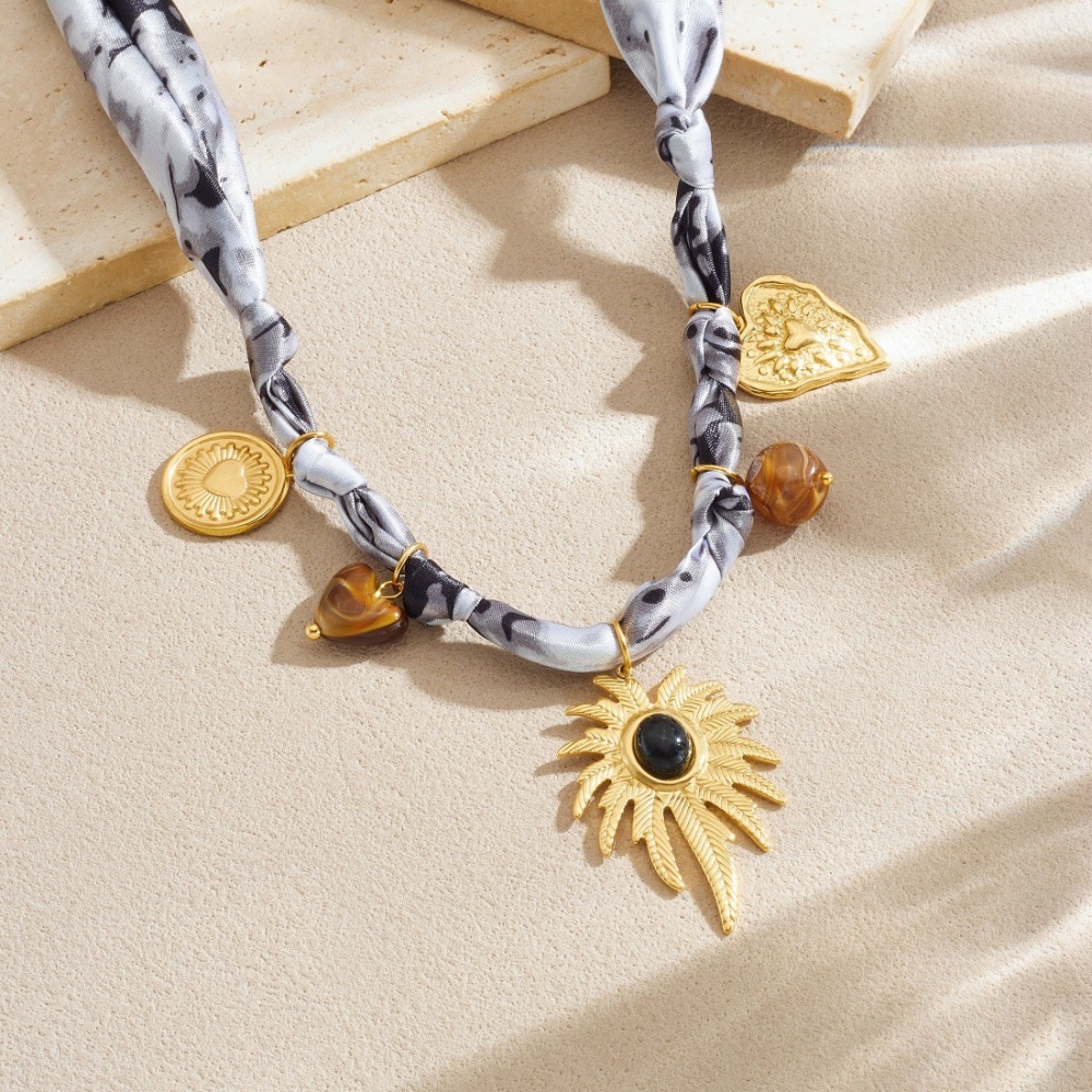 European and American cross-border niche design retro gray ink painting ribbon knotted rope chain coconut tree pendant heart set