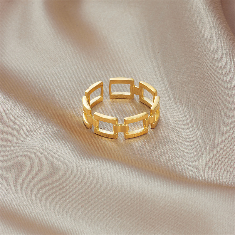 European and American style minimalist titanium steel hollow square geometric opening adjustable niche high-end cool style ring.