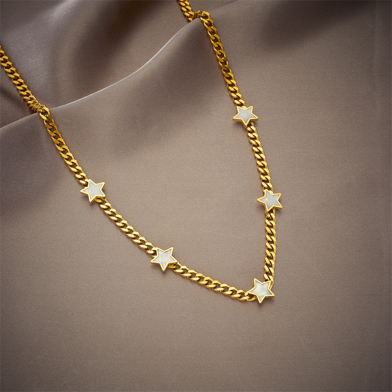 Korean-style, trendy, niche design, elegant and versatile, five-pointed star chain titanium steel metal jewelry, exquisite clavicle necklace.