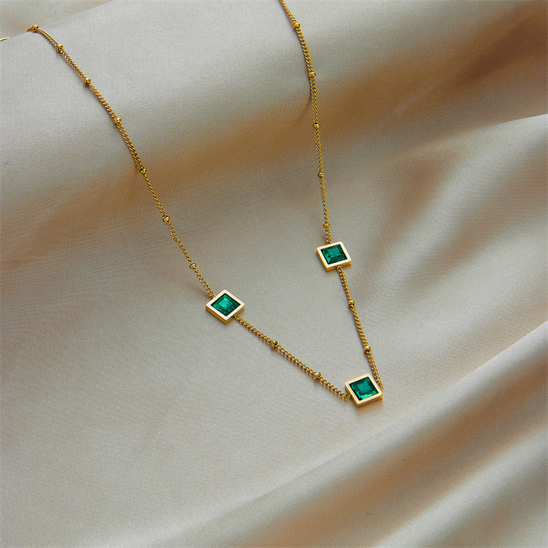 European and American cross-border fashion minimalist retro niche light luxury versatile square green diamond titanium steel chain necklace exquisite
