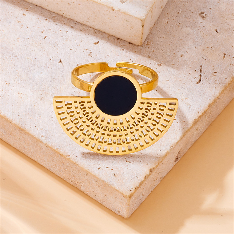 Cross-border fashion, retro black gold-plated fan-shaped stainless steel pendant chain necklace ring earring set