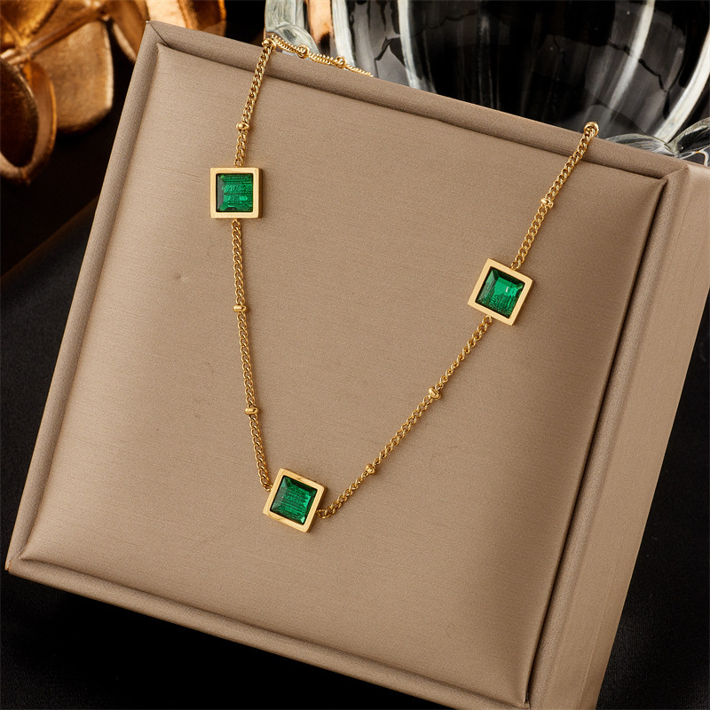 European and American cross-border fashion minimalist retro niche light luxury versatile square green diamond titanium steel chain necklace exquisite