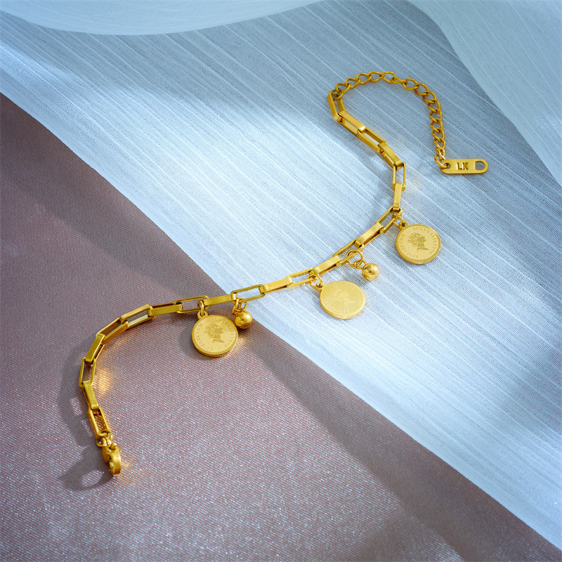 New European and American cross-border titanium steel retro metal queen head round pendant chain jewelry bracelet