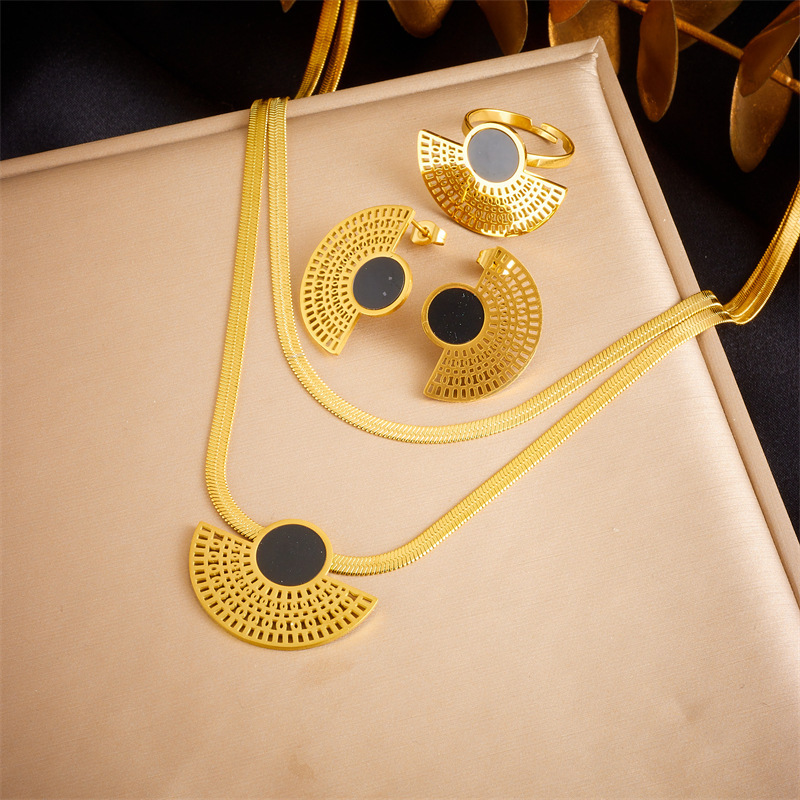 European and American style retro minimalist gold-plated stainless steel multi-layer chain fan-shaped pendant necklace, earrings and ring set