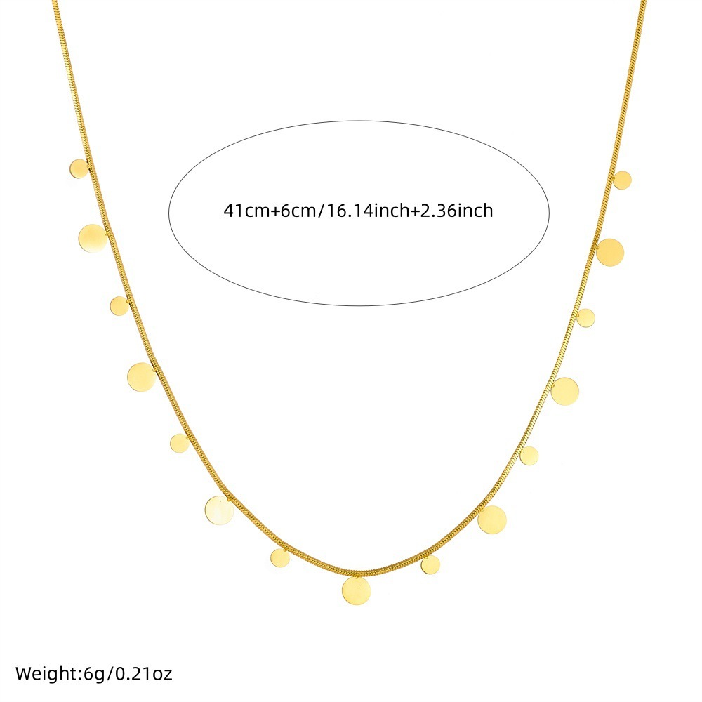 Stylish, simple, versatile everyday clavicle chain with gold-plated, smooth surface, geometric round and square accessories.