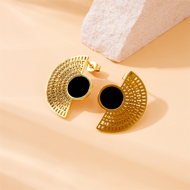 European and American style retro minimalist gold-plated stainless steel multi-layer chain fan-shaped pendant necklace, earrings and ring set