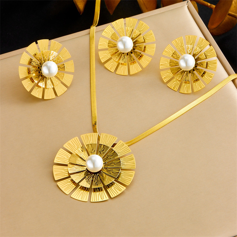 European and American style exaggerated light luxury high-end stainless steel gold-plated flower inlaid pearl jewelry set