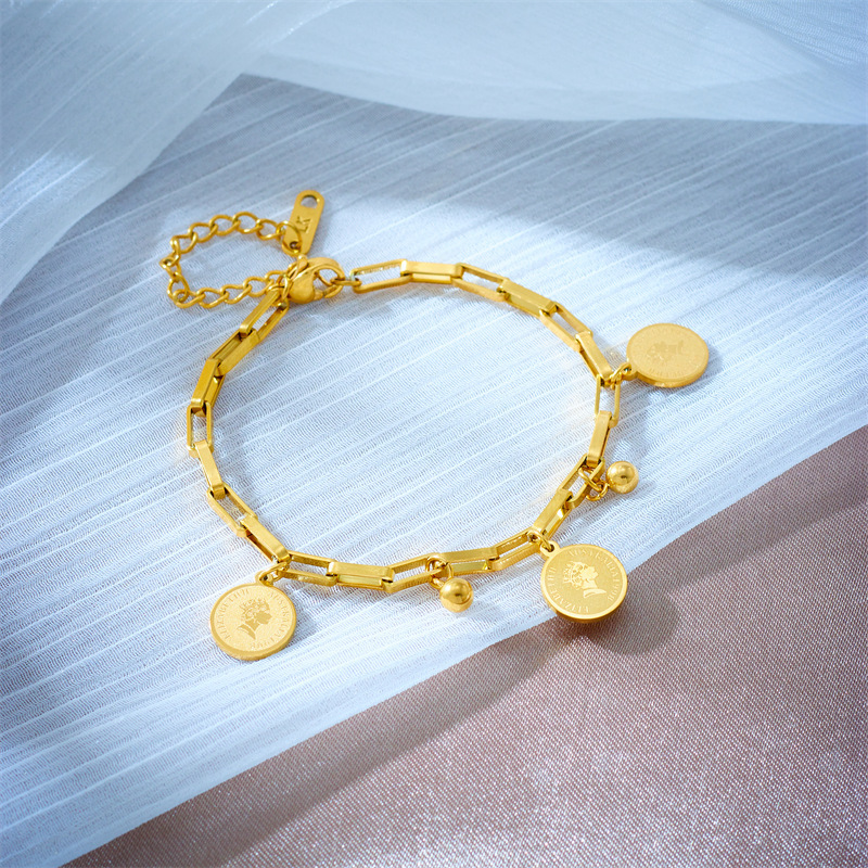 New European and American cross-border titanium steel retro metal queen head round pendant chain jewelry bracelet