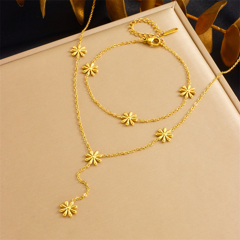 Cross-border fashion, simple and versatile everyday commuting stainless steel gold-plated daisy accessory chain set necklace and bracelet