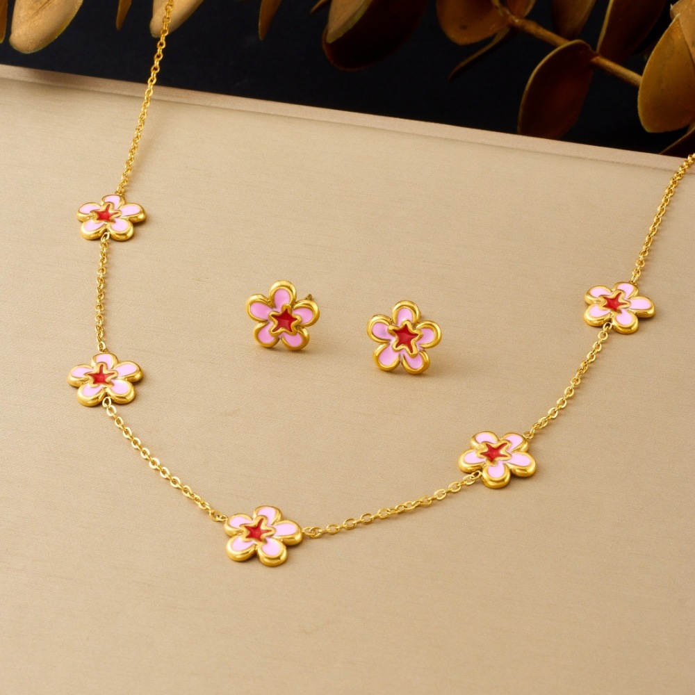 Japanese and Korean style fresh and sweet pink floral jewelry set with gold-plated peach blossom accessories and clavicle chain.