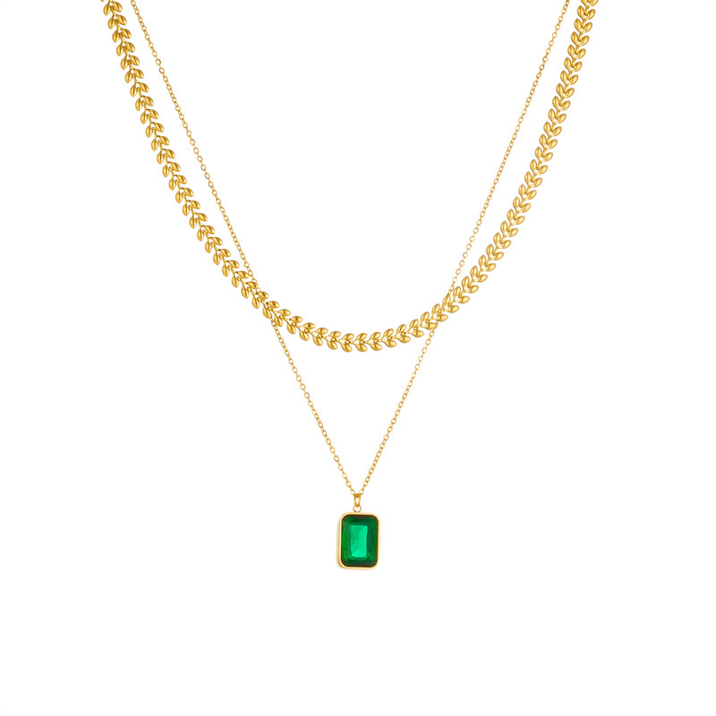 Fashionable, sophisticated, and luxurious emerald square gemstone pendant clavicle chain, titanium steel multi-layered necklace.