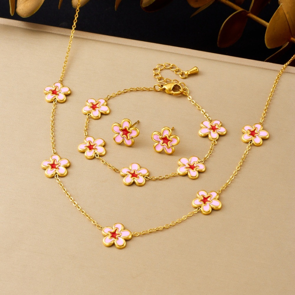 Japanese and Korean style fresh and sweet pink floral jewelry set with gold-plated peach blossom accessories and clavicle chain.