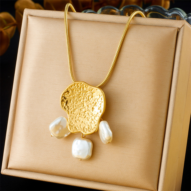 European and American cross-border gold-plated high-end jewelry set with irregular geometric accessories, pearl pendant, necklace, earrings, and ring.