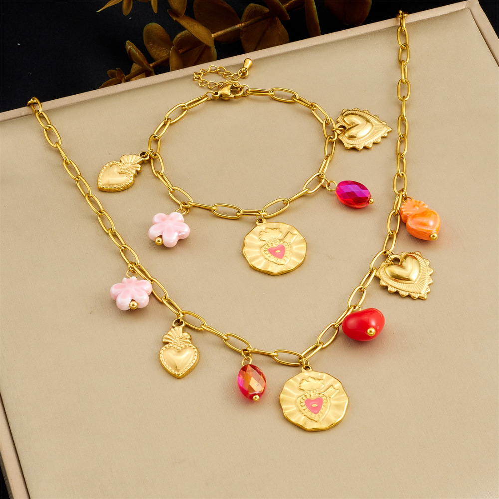 Korean-style fashionable Instagram-inspired multi-element gold-plated round pendant with irregular dripping heart and flower design, stainless steel set.