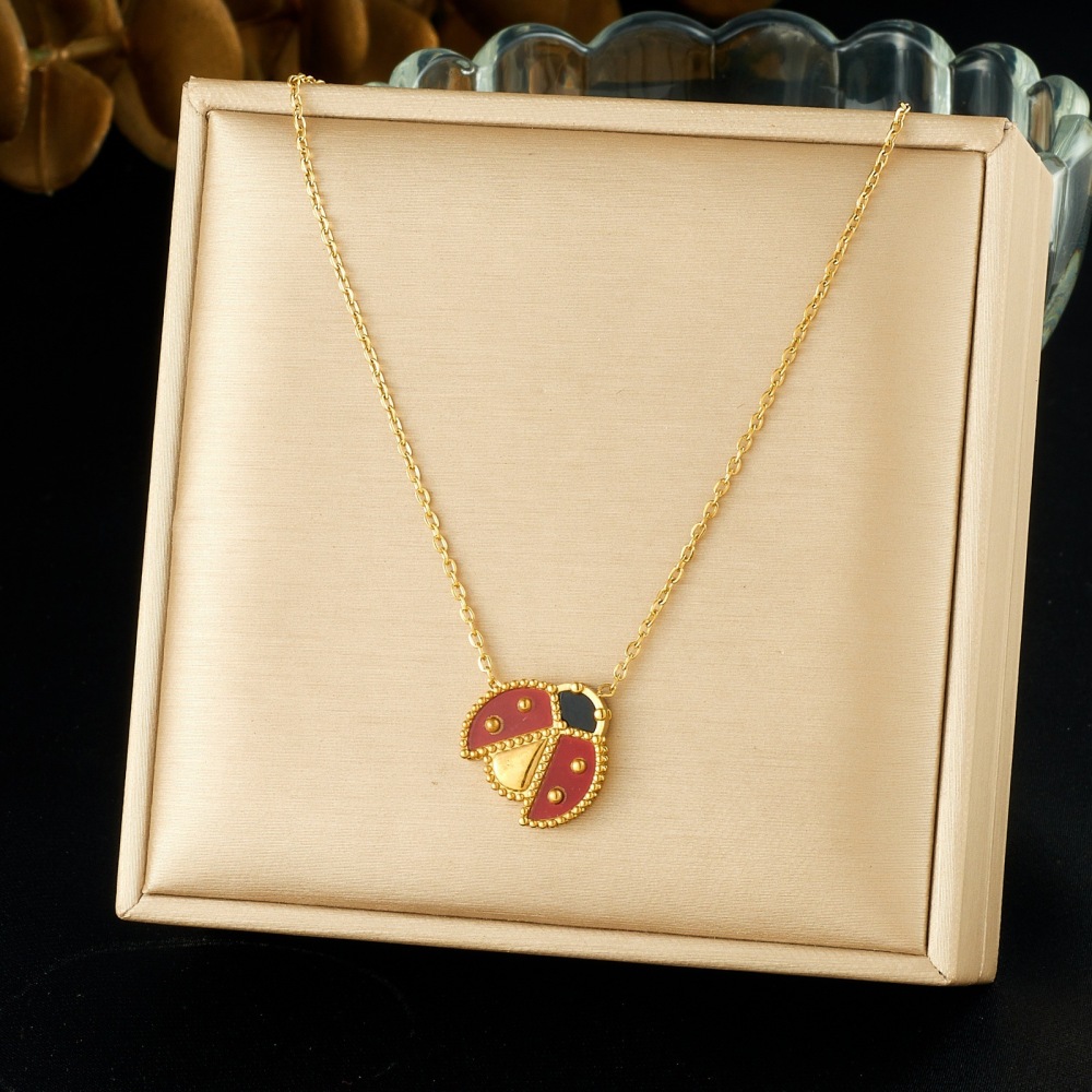 Cross-border fashion personalized cartoon realistic ladybug dripping stainless steel gold-plated pendant accessory versatile women's set