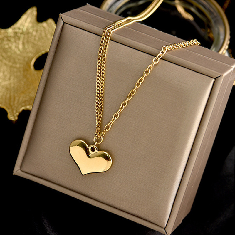 Korean style minimalist asymmetrical titanium steel chain heart-shaped pendant necklace, fashionable, versatile, elegant, and unique clavicle chain.