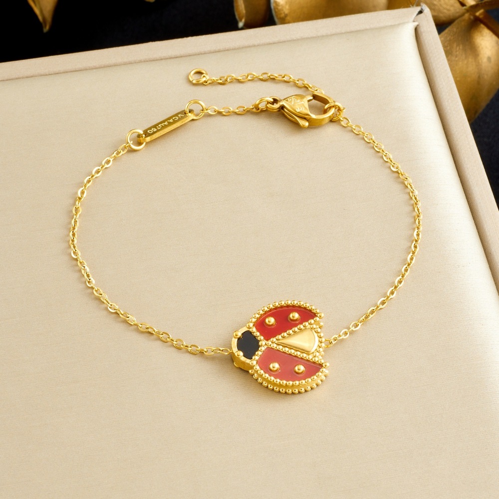 Cross-border fashion personalized cartoon realistic ladybug dripping stainless steel gold-plated pendant accessory versatile women's set