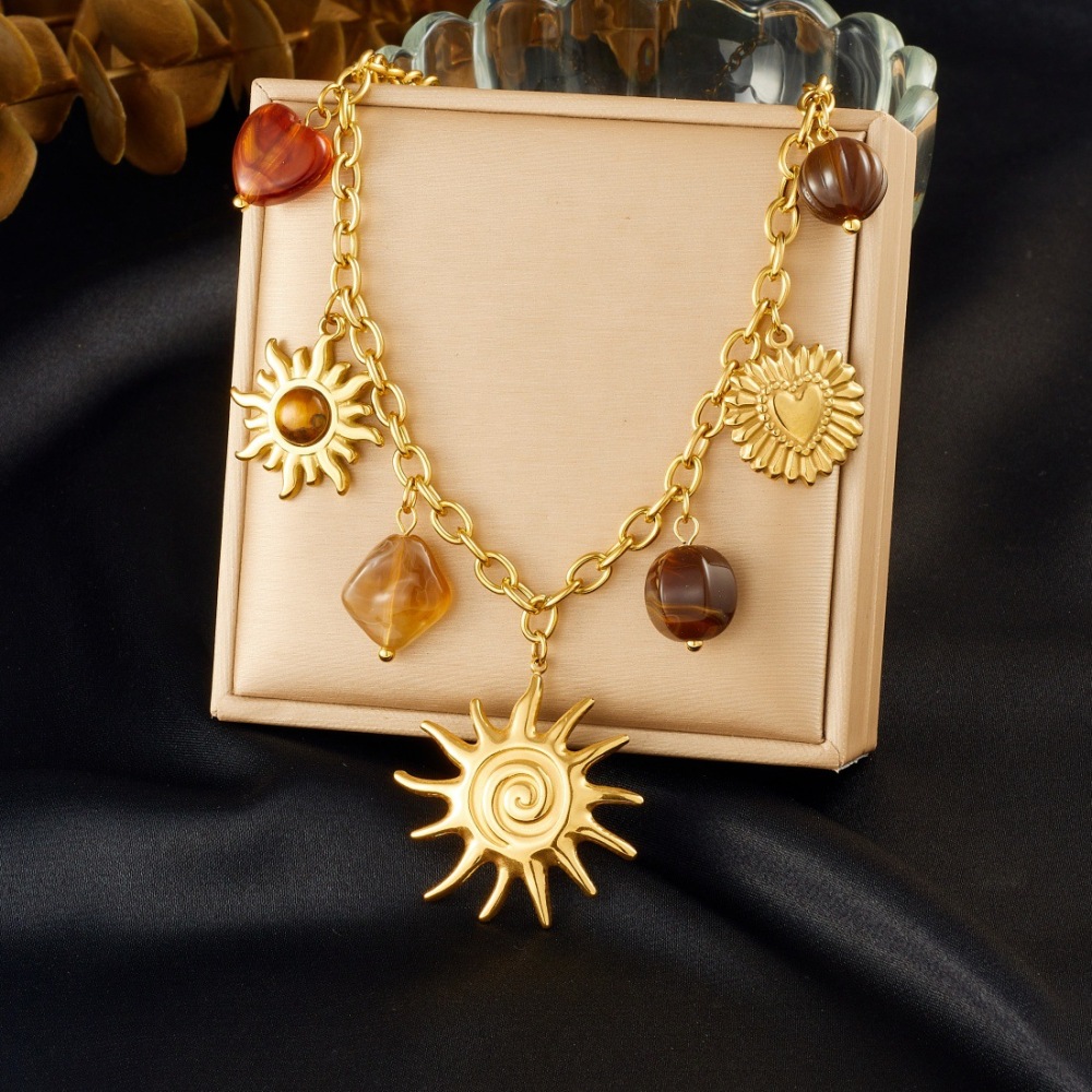 European and American cross-border fashion retro gold-plated simulated tiger's eye stone accessories round plaque relief heart pendant necklace