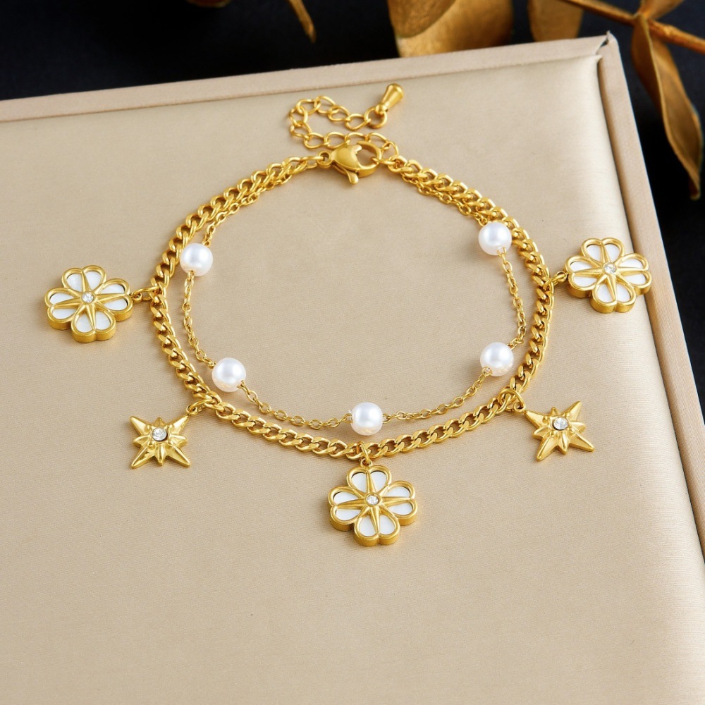 Niche fashion, understated luxury, versatile floral pearl bracelet, gold-plated stainless steel double-layer chain, high-end feel.