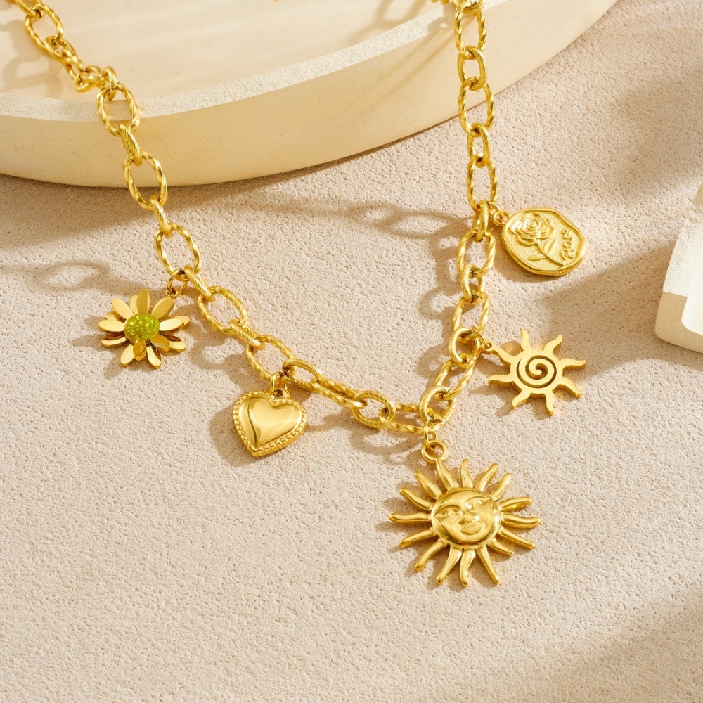 Cross-border fashion heavy-duty retro diamond-encrusted sunflower heart round pendant stainless steel face sun accessory necklace