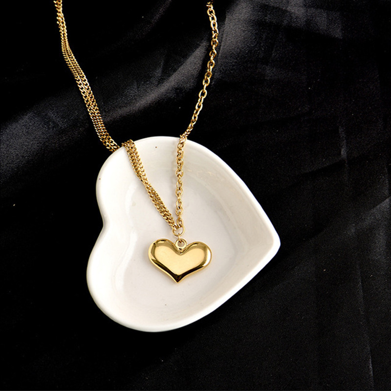 Korean style minimalist asymmetrical titanium steel chain heart-shaped pendant necklace, fashionable, versatile, elegant, and unique clavicle chain.