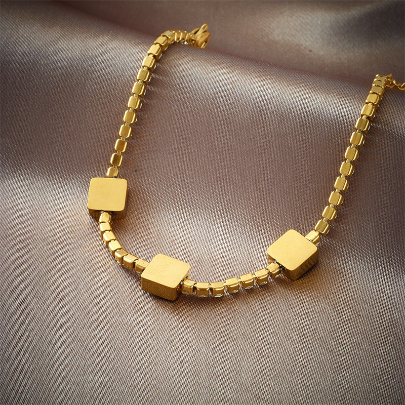 European and American cross-border fashion niche diamond-encrusted chain square emerald pendant titanium steel jewelry bracelet