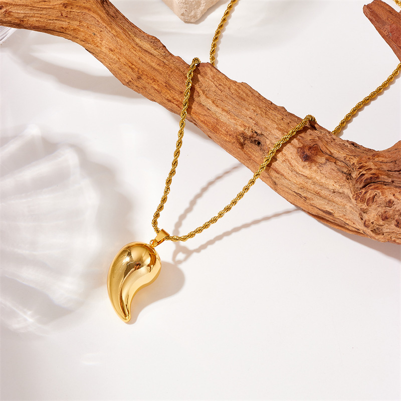 European and American style, unique design, retro punk metal titanium steel twisted chain teardrop pendant necklace