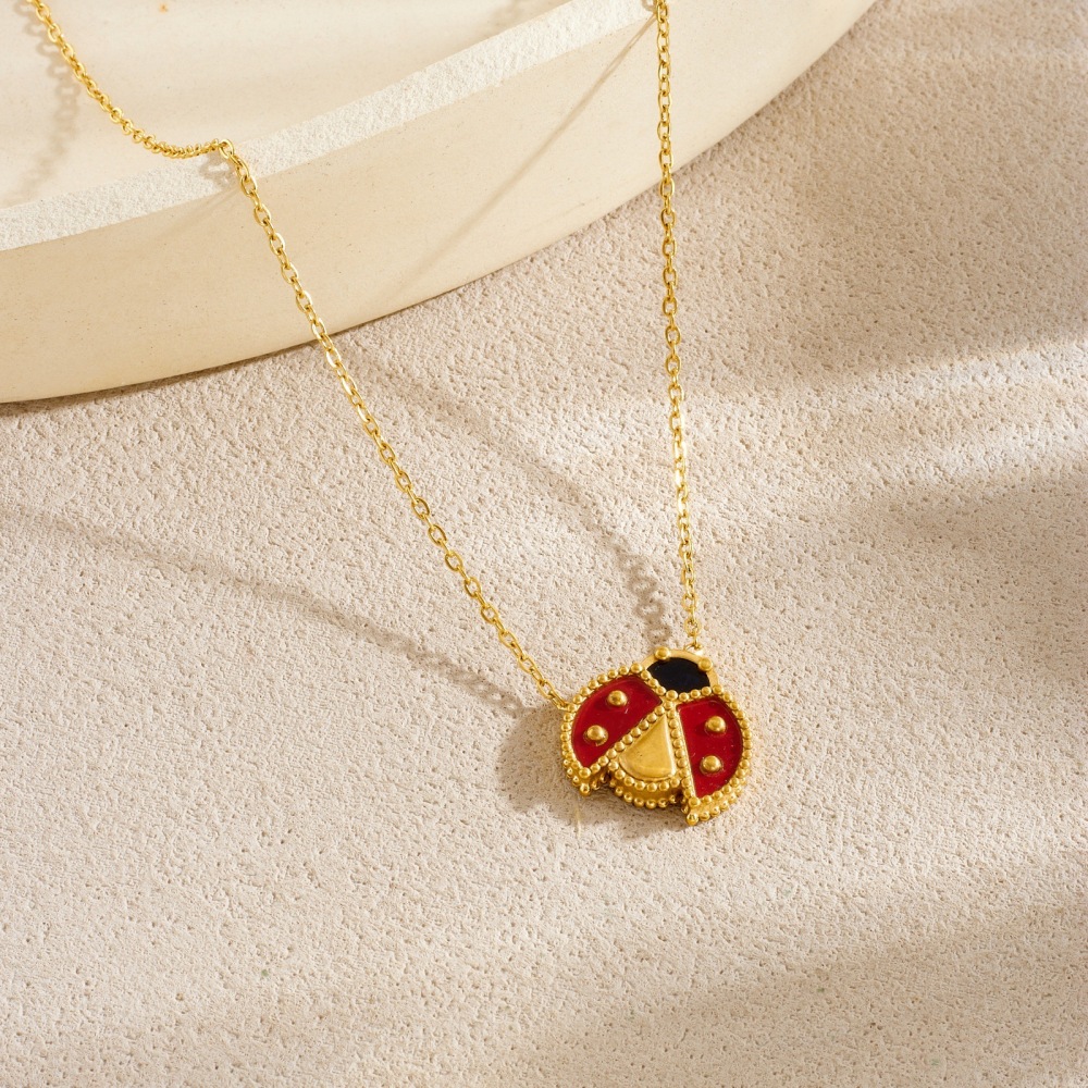 Cross-border fashion personalized cartoon realistic ladybug dripping stainless steel gold-plated pendant accessory versatile women's set
