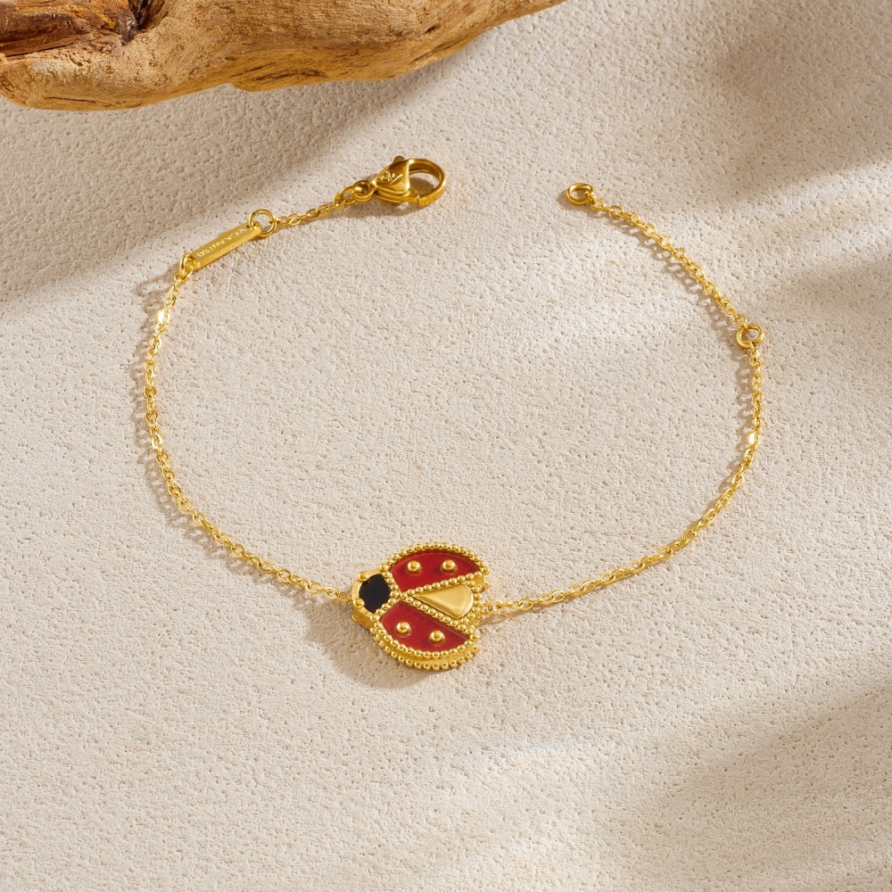 Cross-border fashion personalized cartoon realistic ladybug dripping stainless steel gold-plated pendant accessory versatile women's set