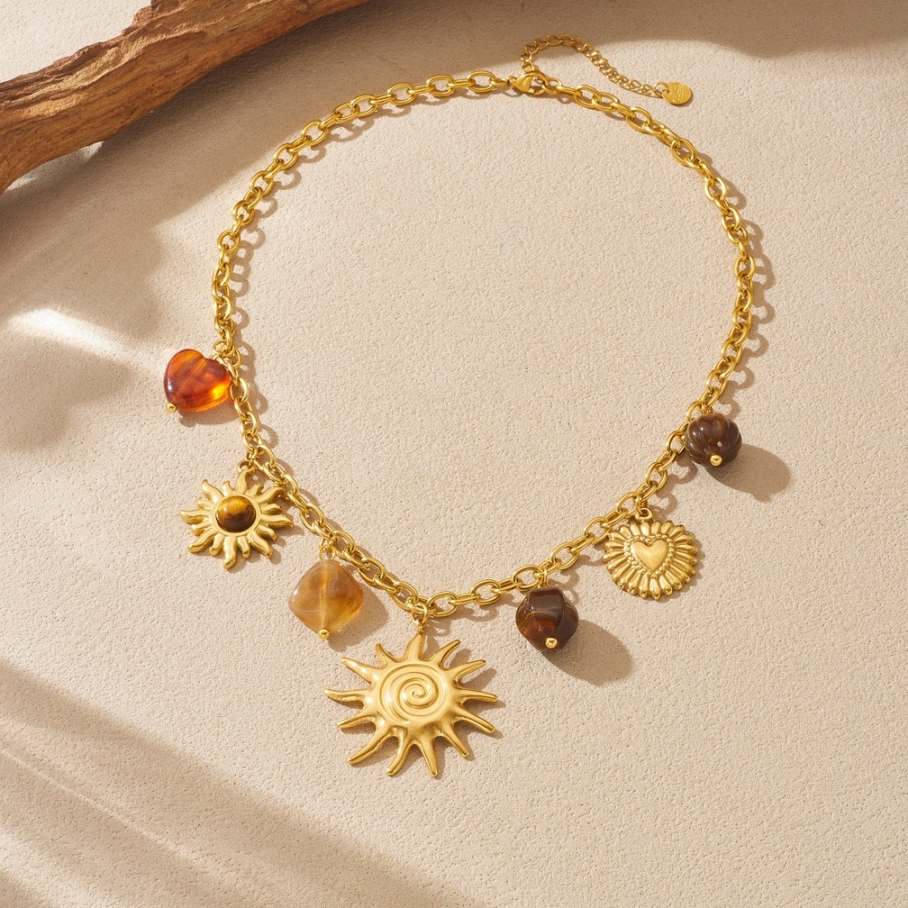 European and American cross-border fashion retro gold-plated simulated tiger's eye stone accessories round plaque relief heart pendant necklace