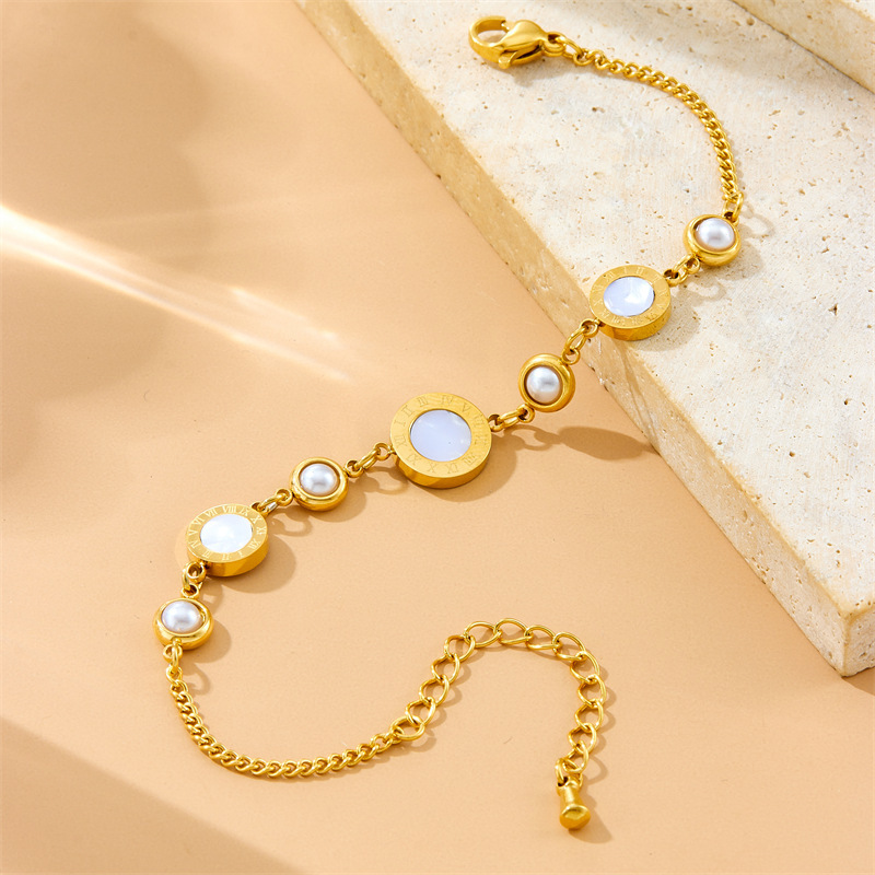 French retro high-end white mother-of-pearl Roman numeral bracelet with spaced pearls, stainless steel chain, fashionable and versatile.