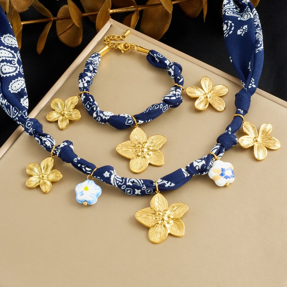 Elegant retro blue printed fabric ribbon chain ceramic painted flower gold-plated pendant jewelry set