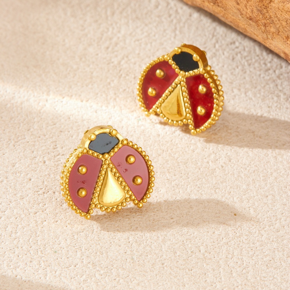 Cross-border fashion personalized cartoon realistic ladybug dripping stainless steel gold-plated pendant accessory versatile women's set