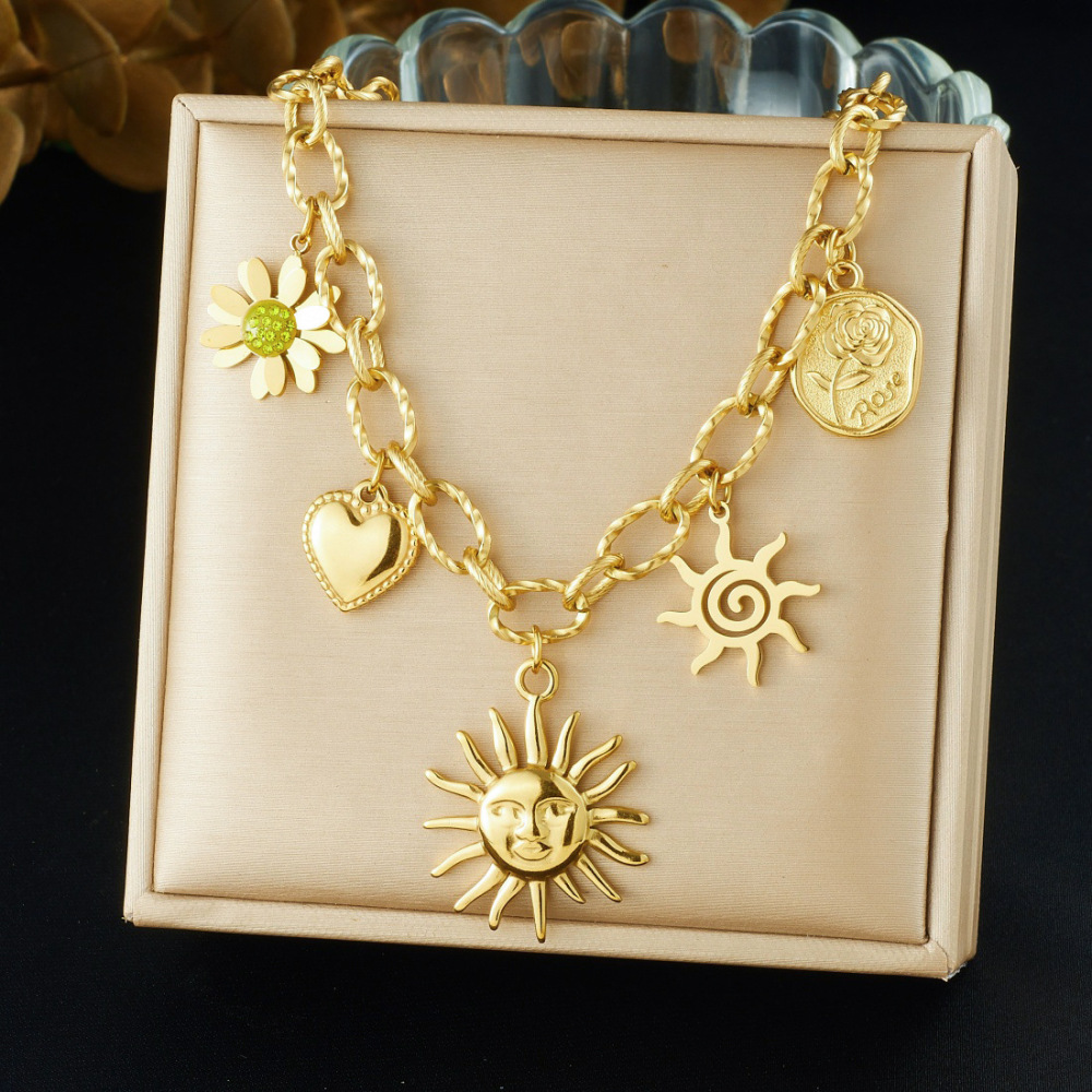 Cross-border fashion heavy-duty retro diamond-encrusted sunflower heart round pendant stainless steel face sun accessory necklace