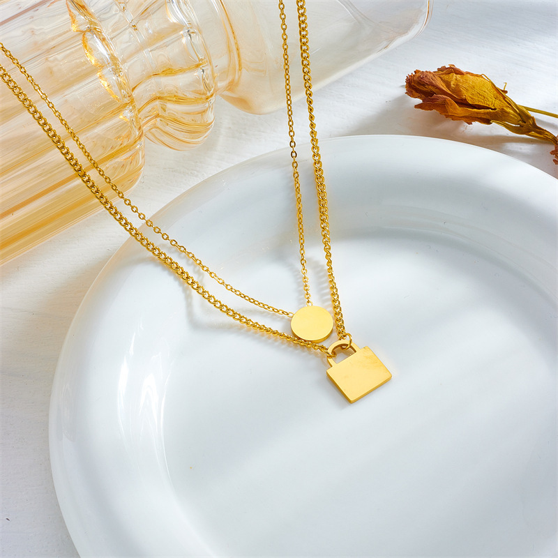 European and American style niche design, simple and unique titanium steel drip padlock head round eye pendant double chain necklace