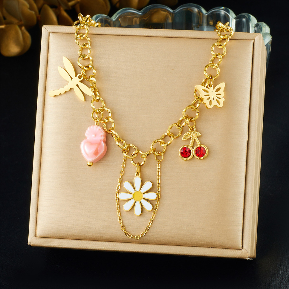 Dopamine-infused, fresh and sweet style jewelry, elegant and versatile, high-end clavicle chain with oil-drop daisy and cherry design.