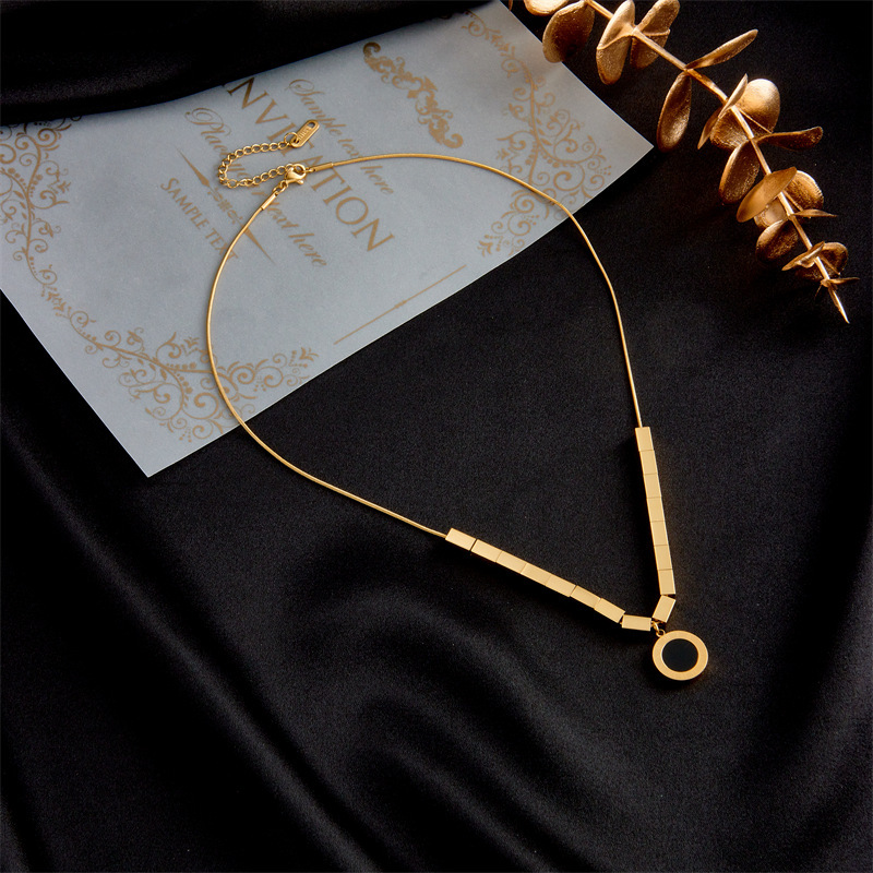 European and American cross-border fashion retro three-dimensional square accessory chain Roman round pendant stainless steel jewelry necklace